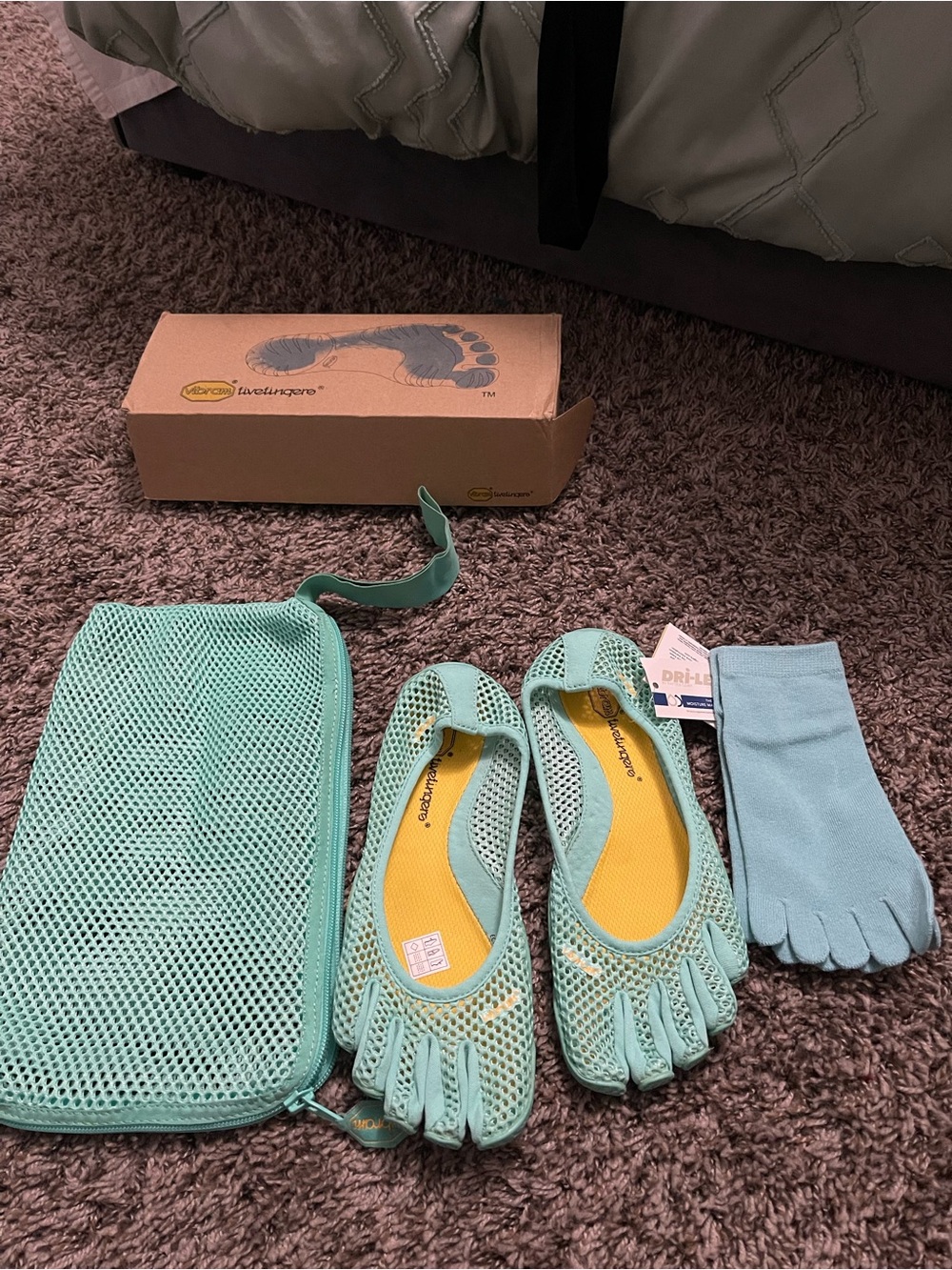 RARE Vibram Mesh FiveFingers in Mint